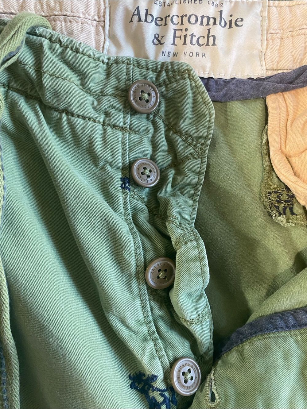 VINTAGE Y2K Abercrombie & Fitch Mens 36 Olive Green Moose Logo Distressed Shorts - Picture 6 of 8